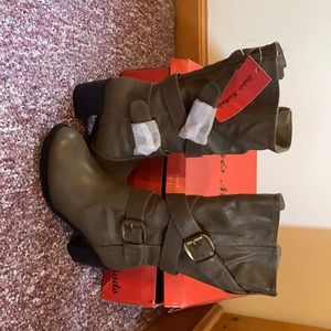 Andres Machado boots size 33 us about size 2.